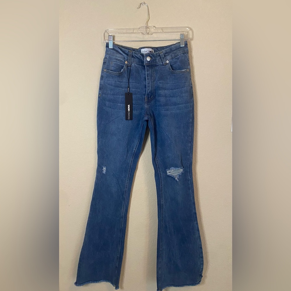 FASHION NOVA JEANS WITH TAGS

STRETCH FLARE JEANS